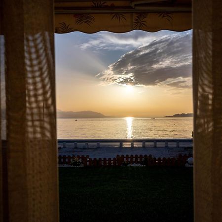 Loutraki Sea Sunset Apartment Luaran gambar