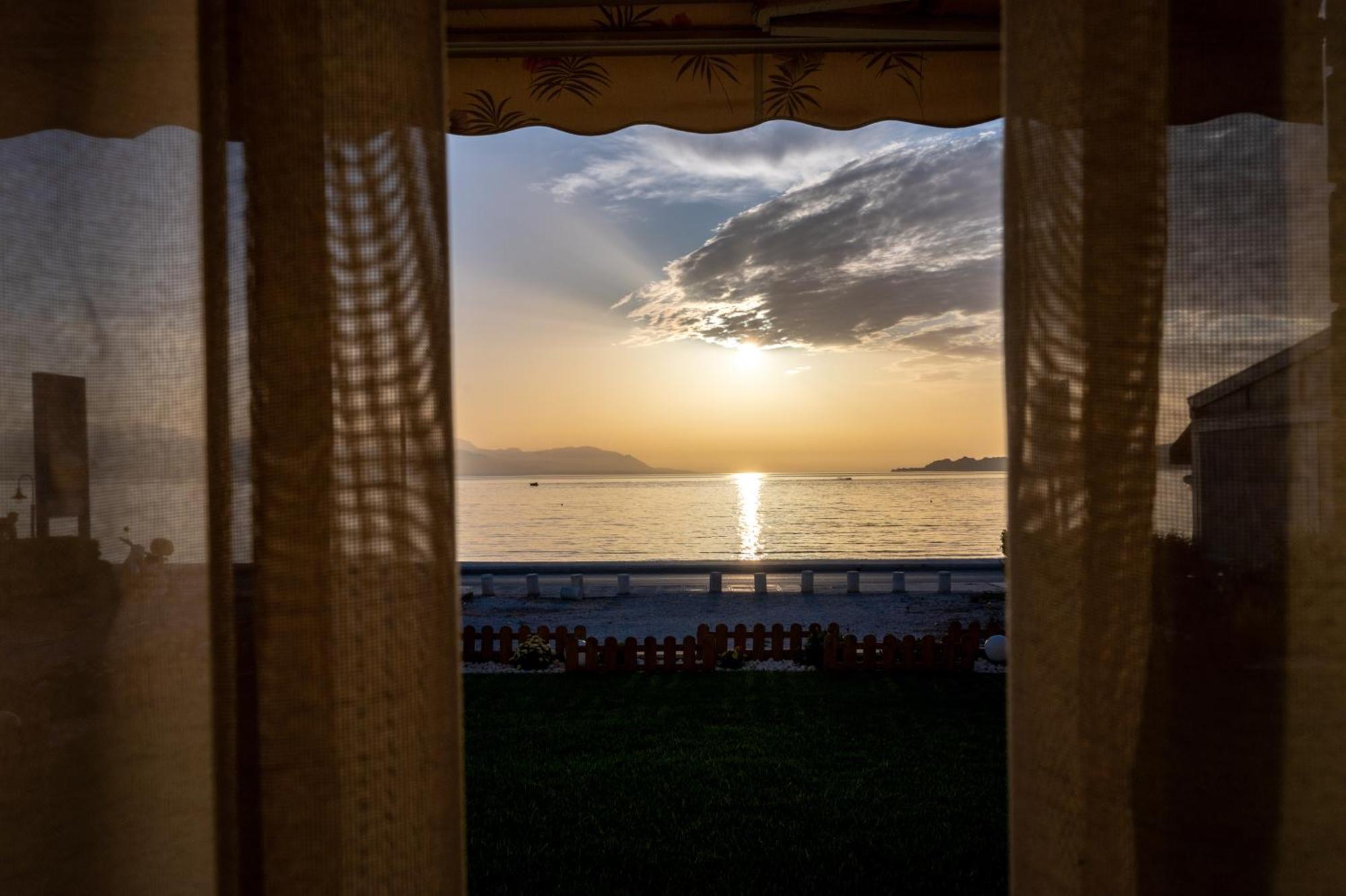 Loutraki Sea Sunset Apartment Luaran gambar